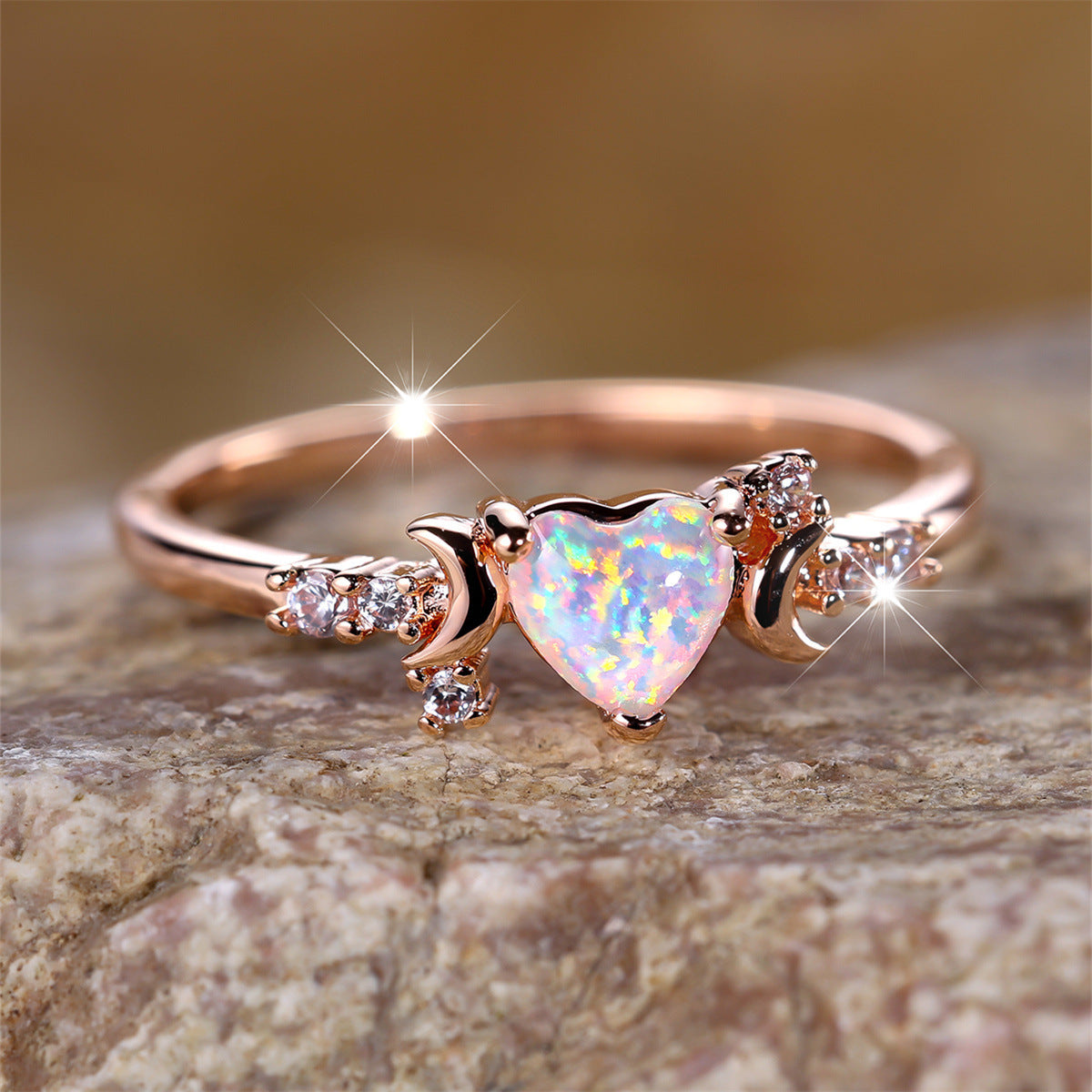Love Moon Three Claw Ring